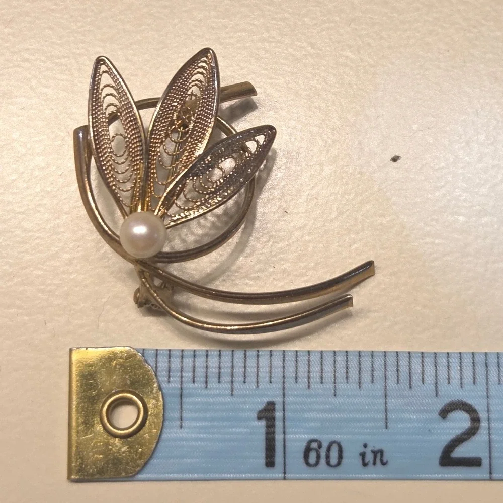 Vintage Gold Tone Filigree Pearl‎ Brooch Pin Mid Century Floral Spray Jewelry